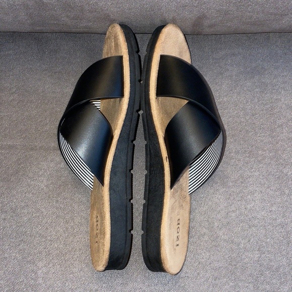 NWOT.  IZOD Women’s Black Leather & Suede sandals.  Size 7M - Picture 4 of 6